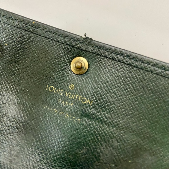 Louis Vuitton Green Taiga Leather 6-Hooks Key Case - Picture 10 of 12